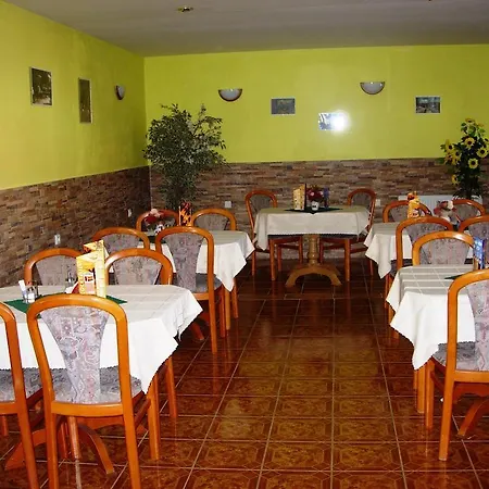 بيت ضيافة Centrum 2*